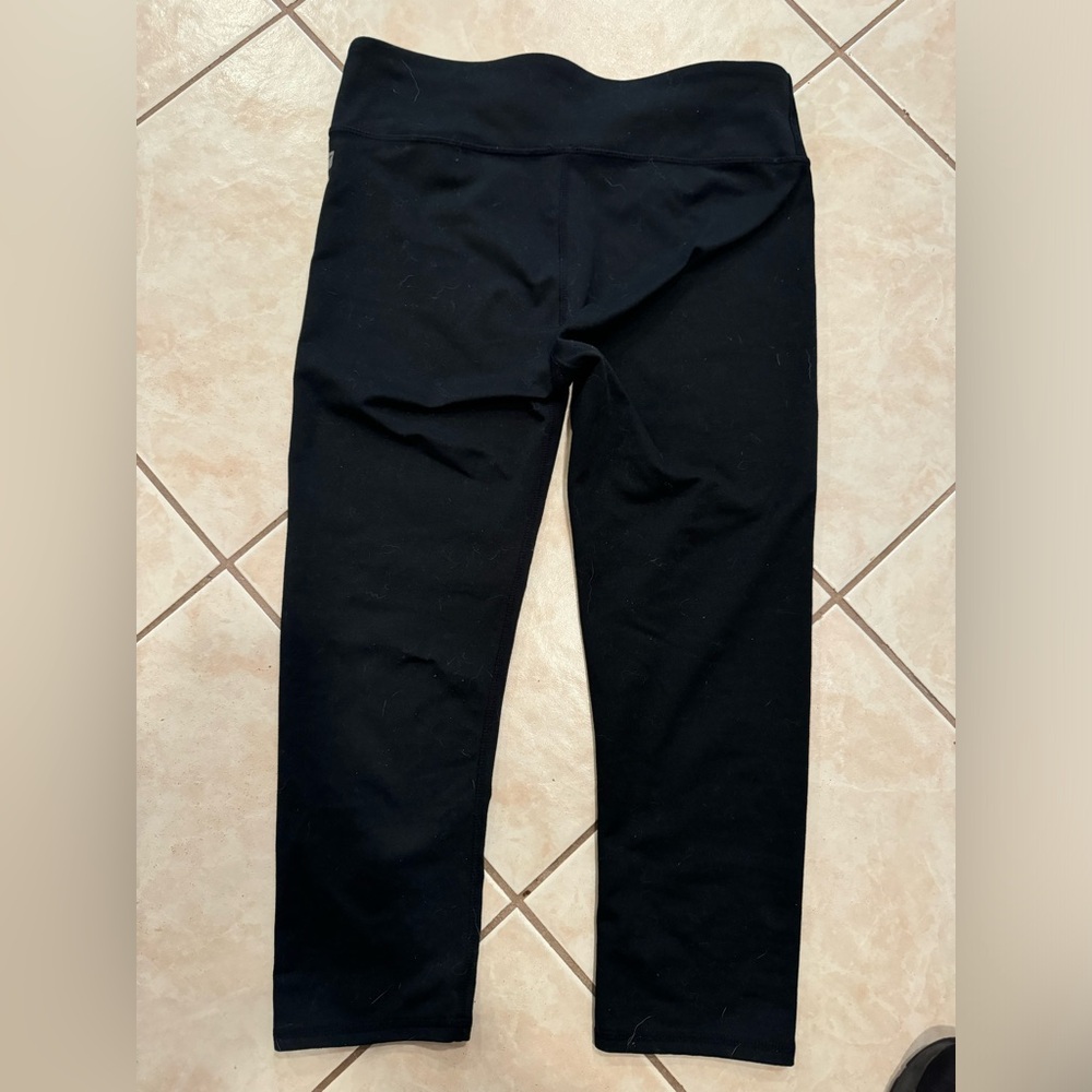 Fabletics Small Capris - image 3